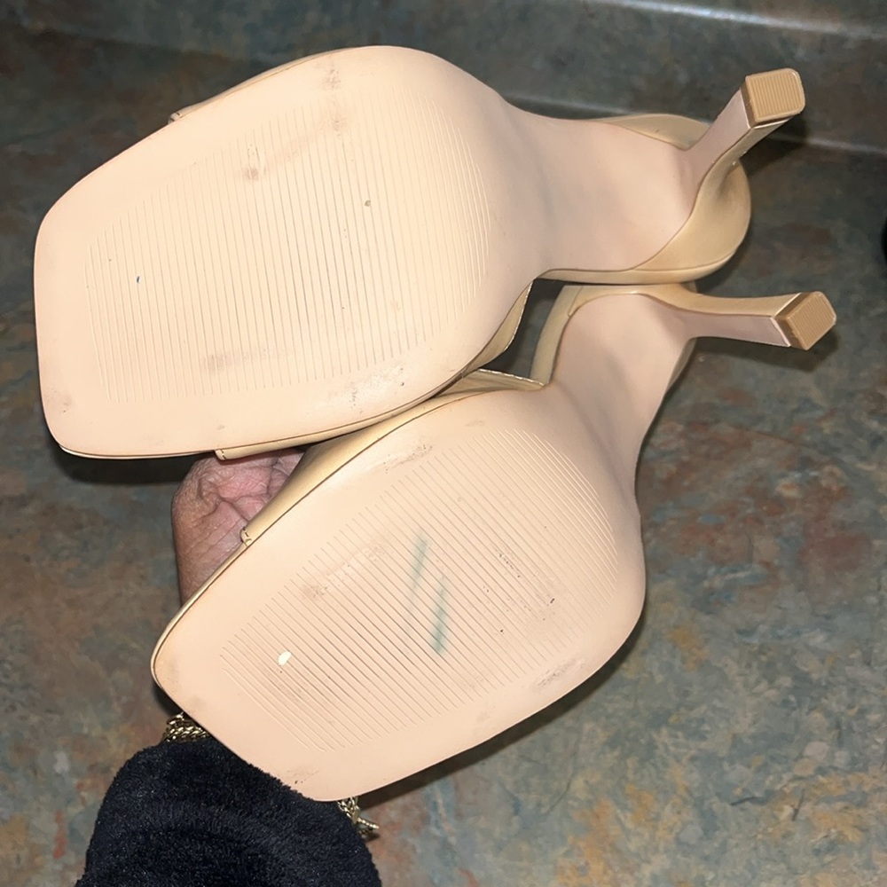 Tan heels - Picture 3 of 3